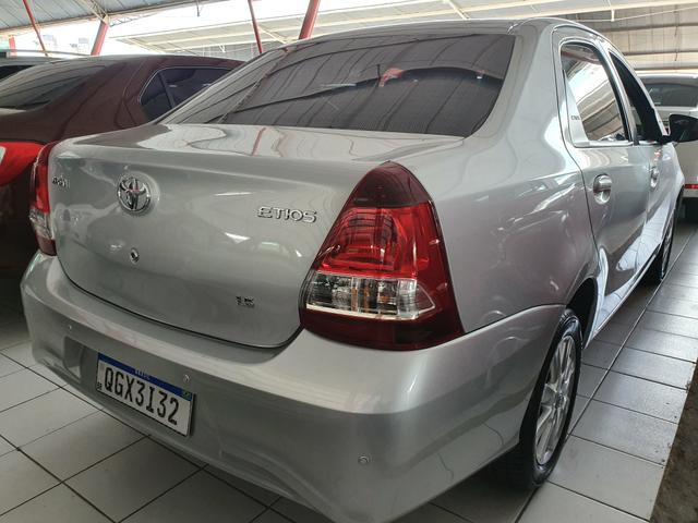 Toyota etios sedam 1.5 top 2020 aceito troca - Foto 5
