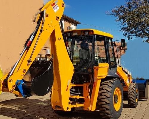 Retroescavadeira JCB 3C 2012 semi nova