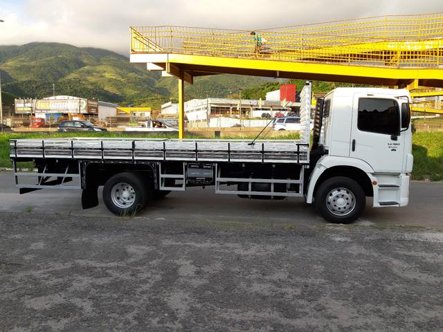 Vw 13.180 costeleicho ano 2011 muito novo pouco uso baixo km rodado nada a fazer - Foto 4