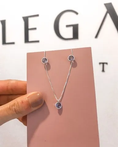 Conjunto lilás redondo, em prata 925 com garantia eterna.