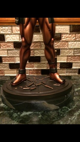 Deadpool Bowen Designs Versão Faux Bronze  - Foto 4