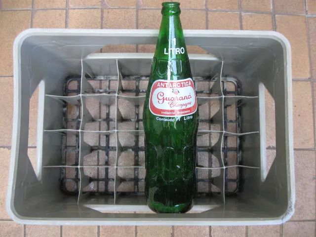 Caixa / engradado Antarctica + garrafa de 1 litro