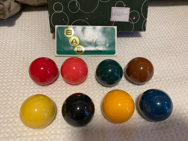 Bolas 54mm Mata-Mata (4 AMARELAS., 4 VERMELHAS., 1 BRANCA) (9 Bolas)