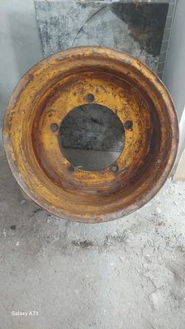 roda traseira retroescavadeira JCB - Foto 6