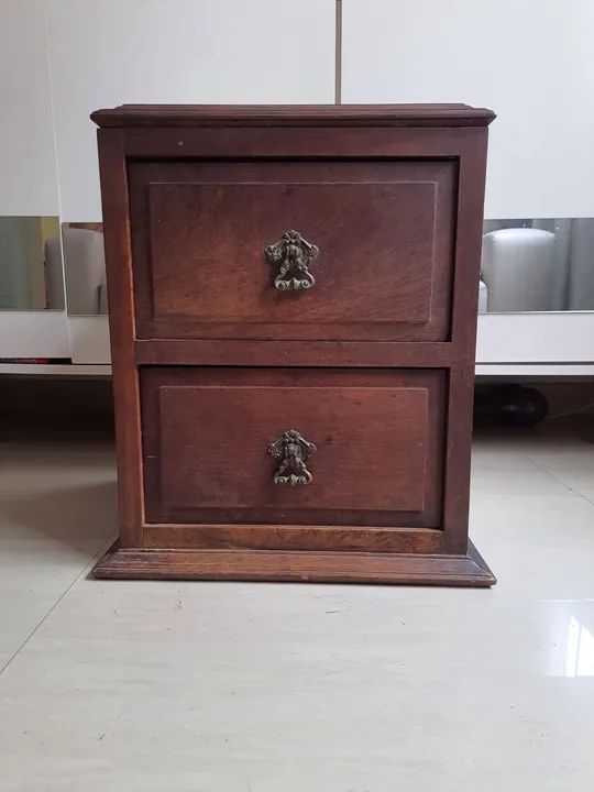 Mesa de cabeceira antiga madeira maciça