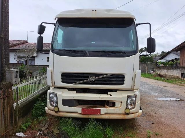 Volvo VM 260 6x2 ano 2011  - Foto 2