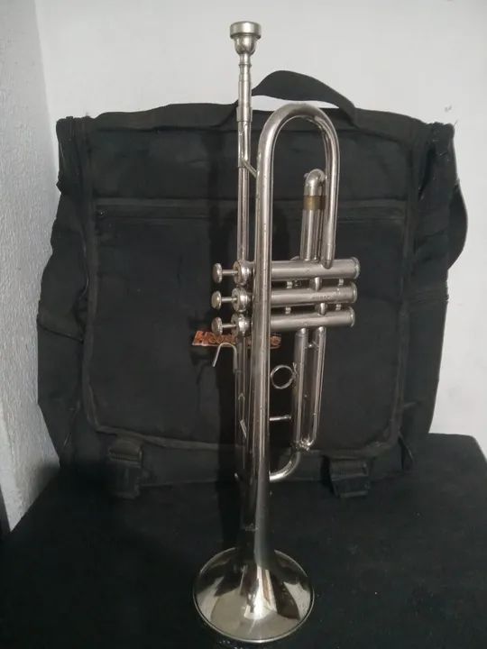 Trompete Eastman Prata em Si Bemol com Soft case.