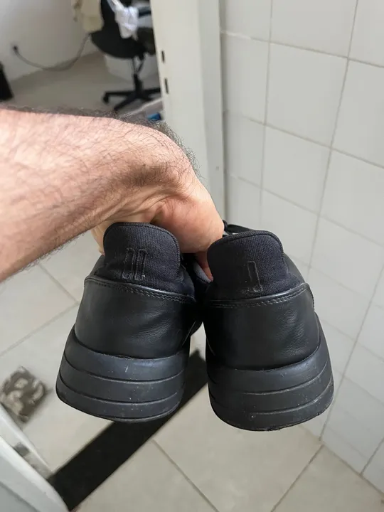 Tênis preto couro sintético 41