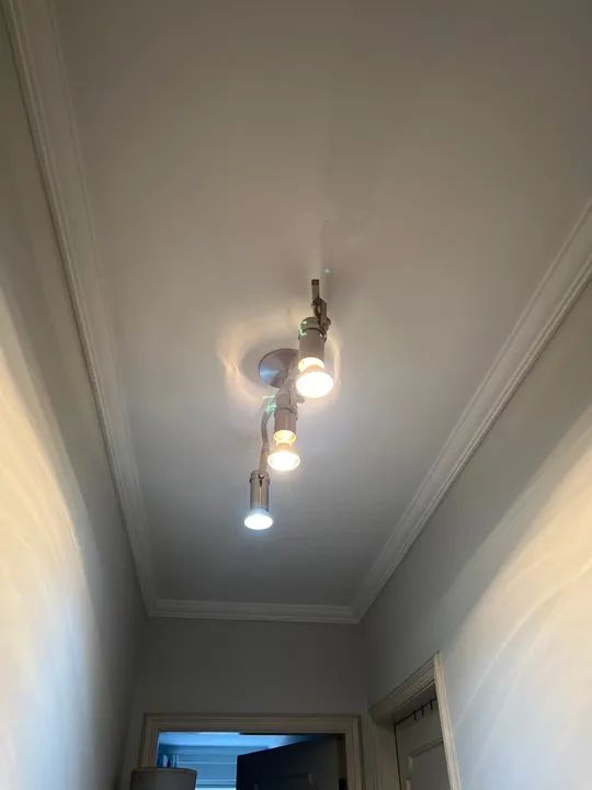 Luminárias 4, 1 de sala de jantar, 1 de escritório, 2 de quarto/banheiro/corredor/etc? - Foto 5