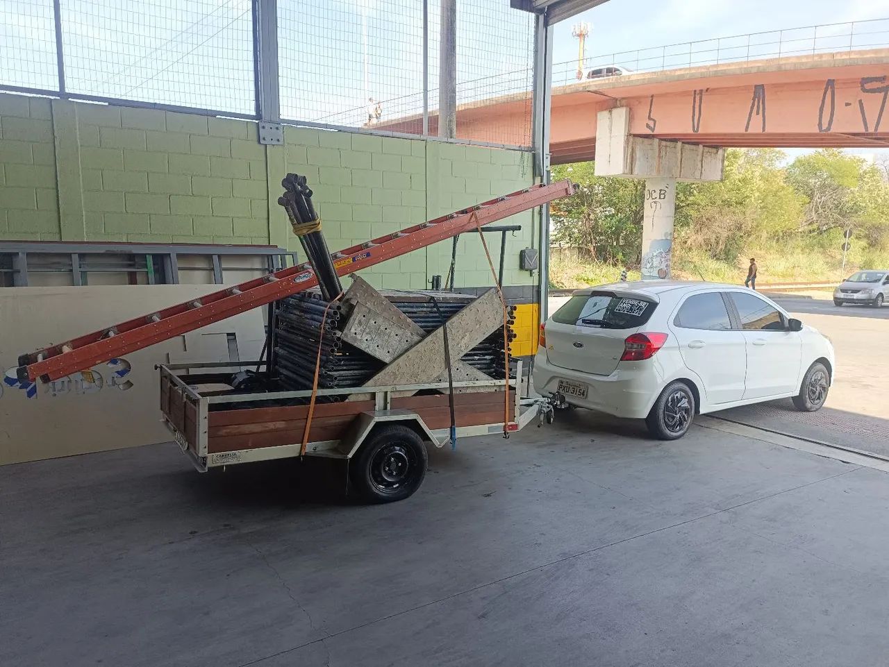 CARRETO - FRETE - REBOQUE DE MOTO-DESCARTE DE MÓVEIS- SOFÁ - COLCHÃO - ENTULHO - VIAGENS - Foto 4