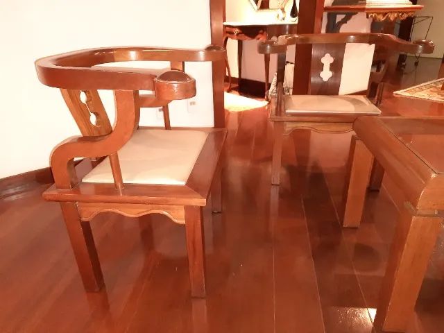 Combo 2 poltronas e 1 mesa lateral de sofá 100% mogno natural - Foto 3