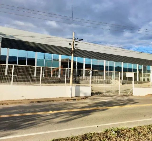 Ampla Loja Comercial em Barbados