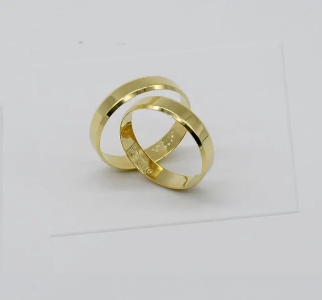 Par de Alianças Ouro 18K.