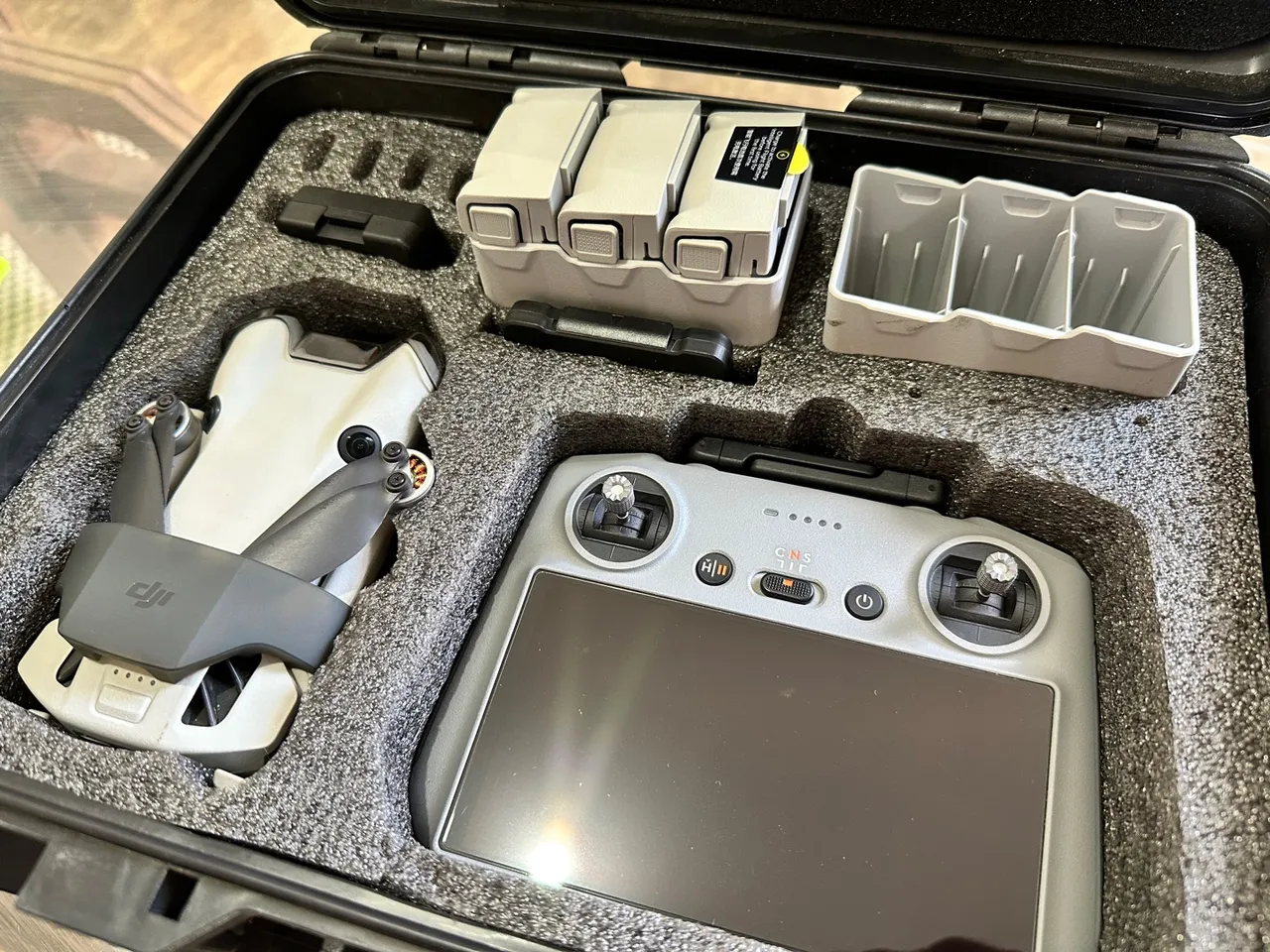 DJI Mini 4 Pro Fly More Combo + Acessórios