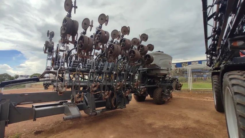 Plantadora Momentum 24 Massey Ferguson 24 Linhas De 50 Cm - Foto 3