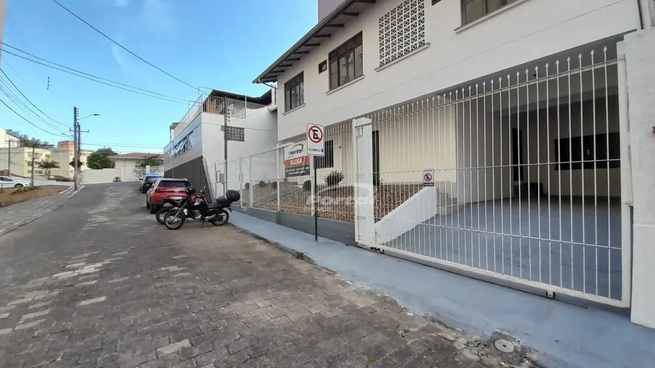 Casa 3 dormitórios disponível para locação no Bairro Ponta Aguda Blumenau