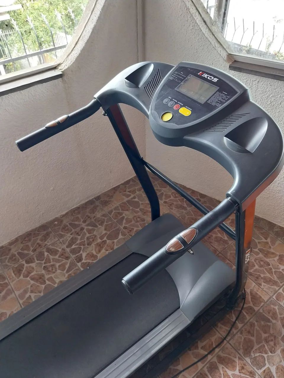 Esteira Ergométrica Kikos E800 Luxe - Dobrável, Super Conservada e Quase Não Utilizada