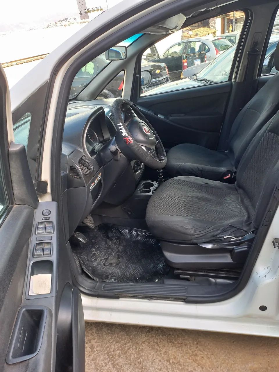 Fiat Idea Attractive 1.4 Fire Flex 8V 5P 2015 - Foto 5