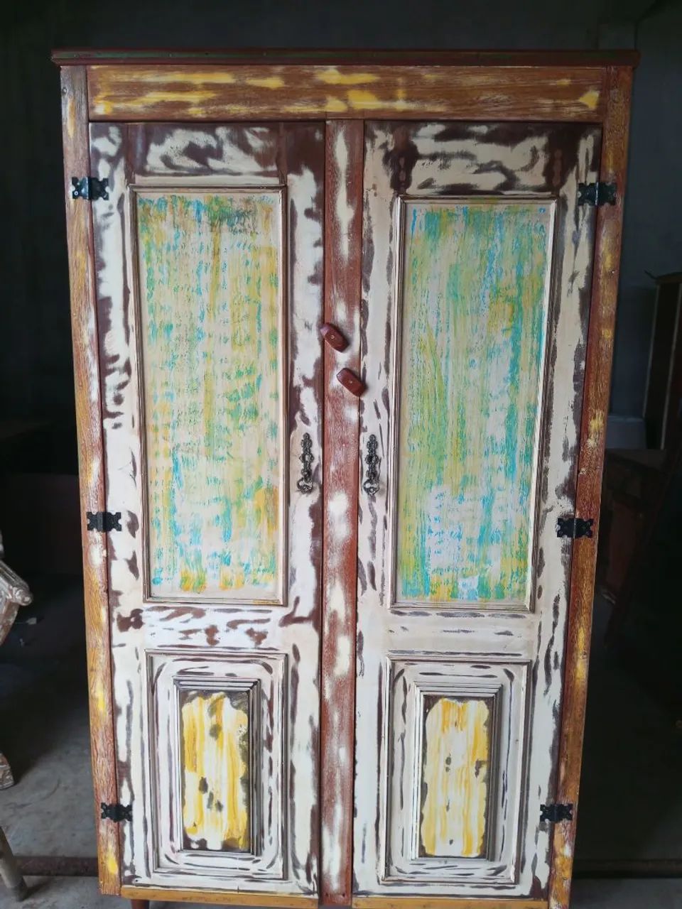 Guarda-roupa em Madeira Pintada - Foto 2