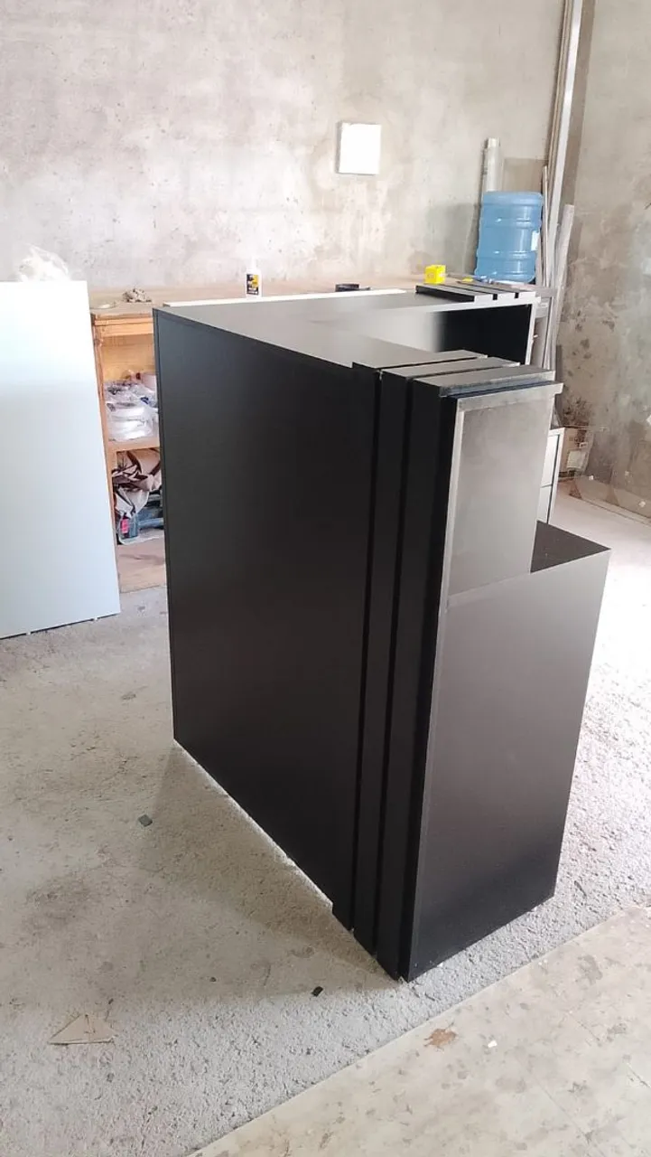 Balcão Comercial em L Preto Ripado