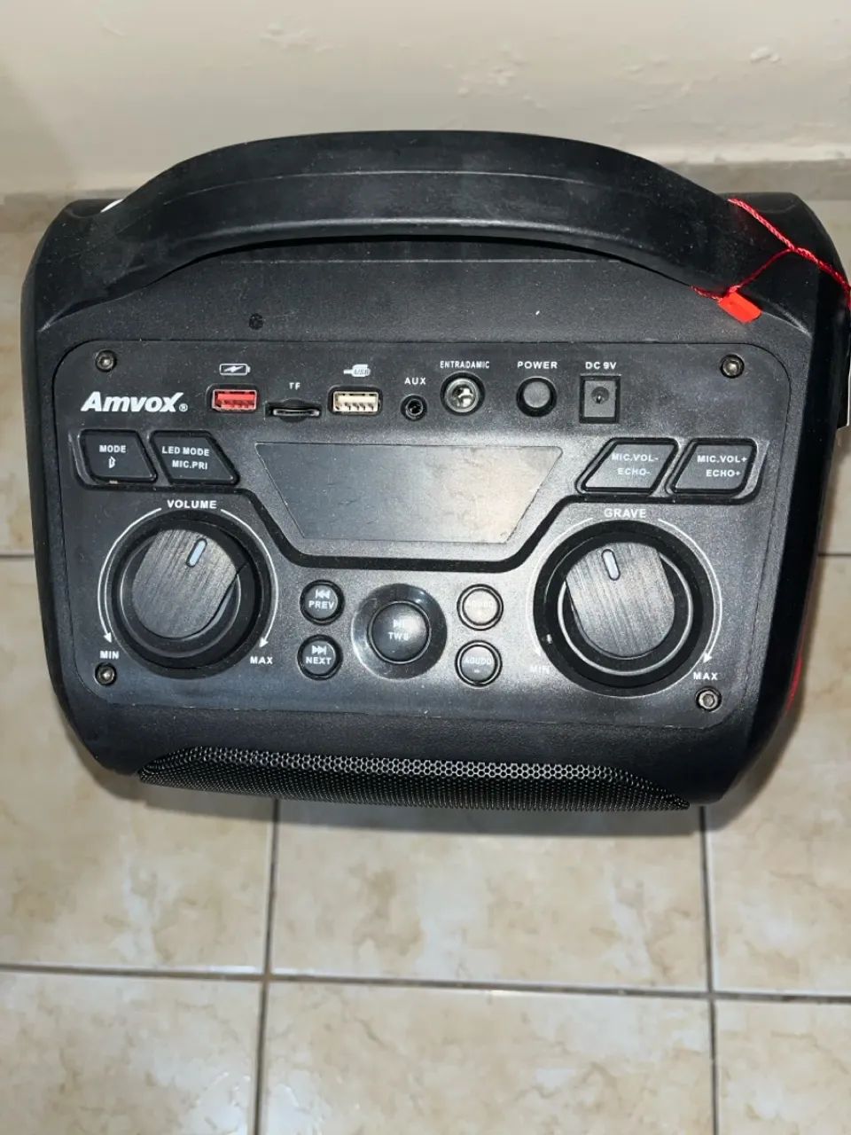 Aluguel de caixa de som Amvox com diversas funções
