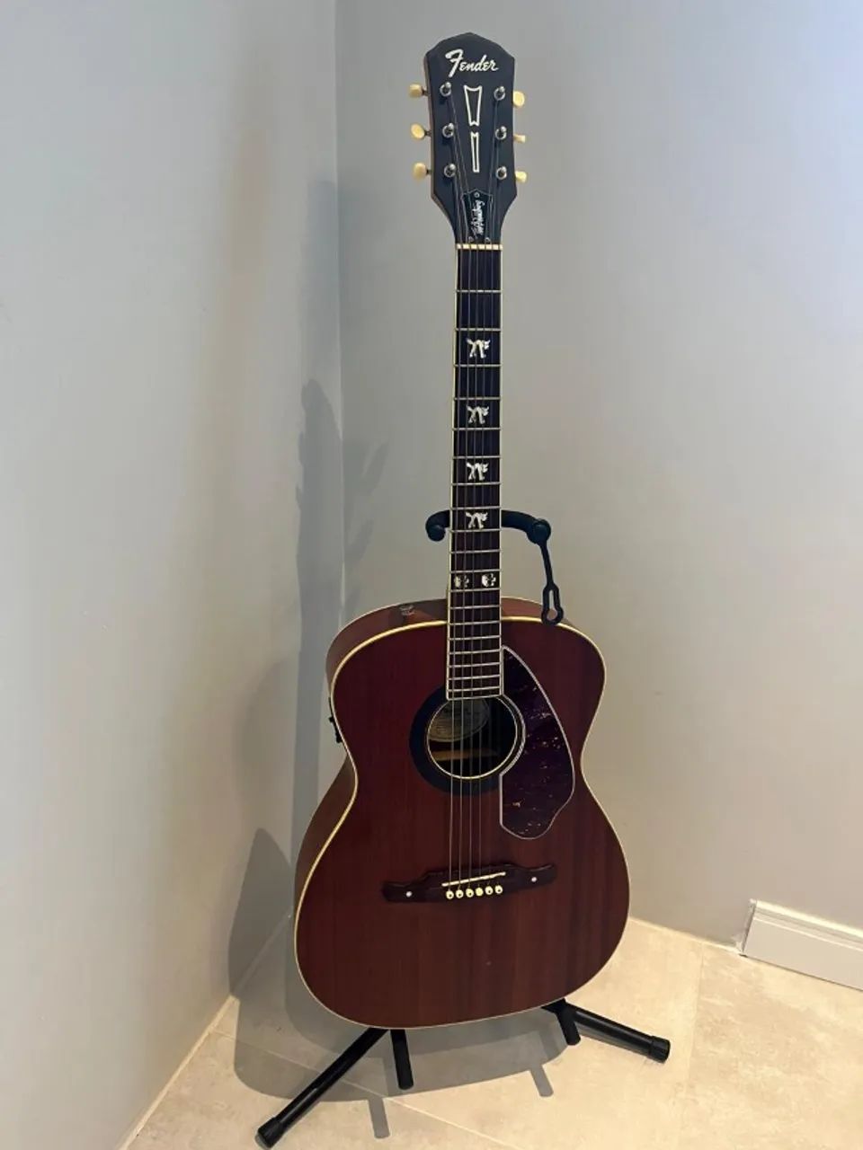 Violão Fender Tim Armstrong Hellcat eletroacustico com hard case americana