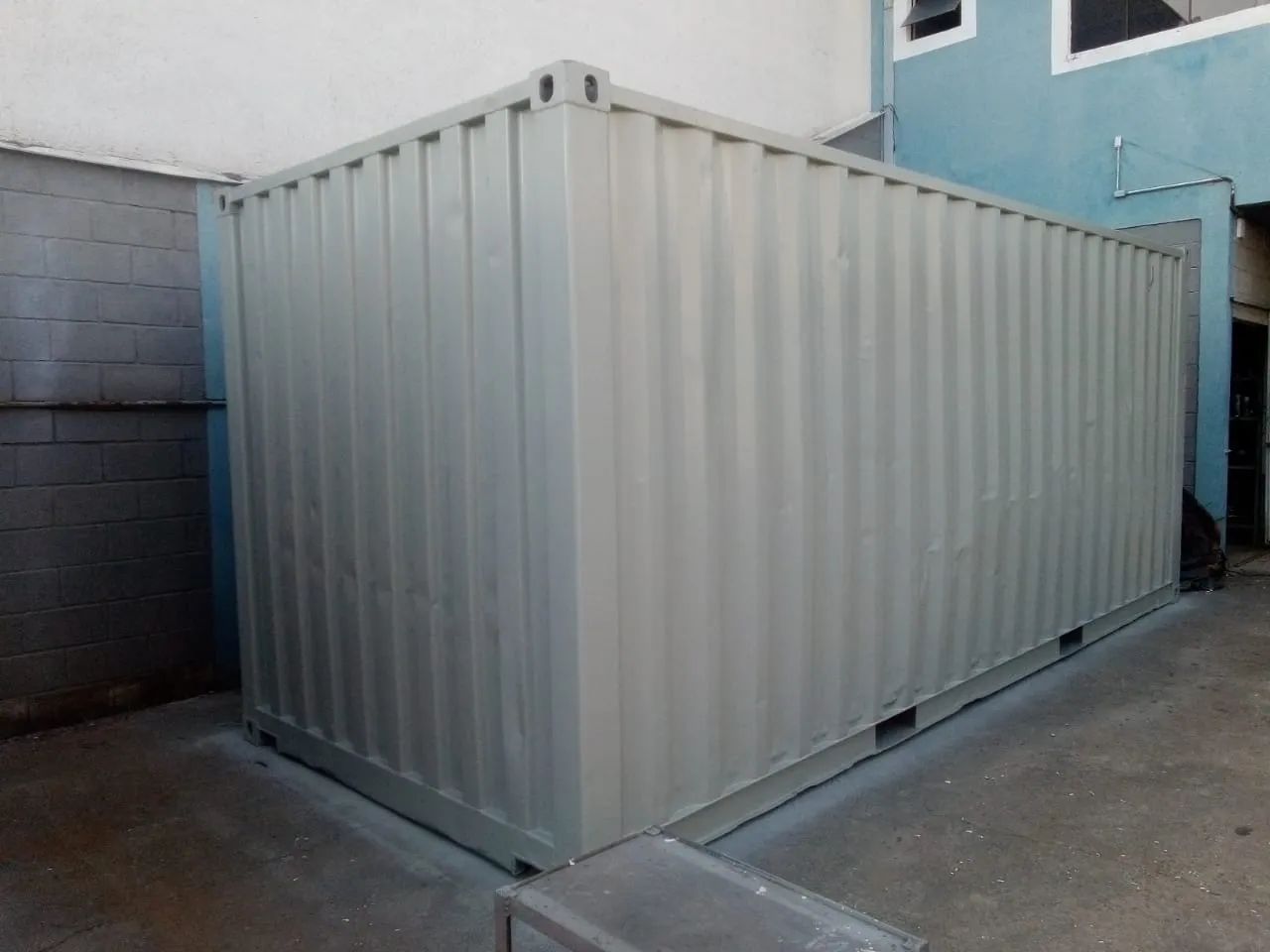 Container 