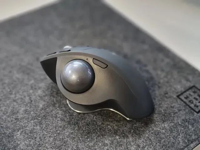 Mouse Ergonômico Logitech Ergo Trackball Bluetooth e USB (wireless)