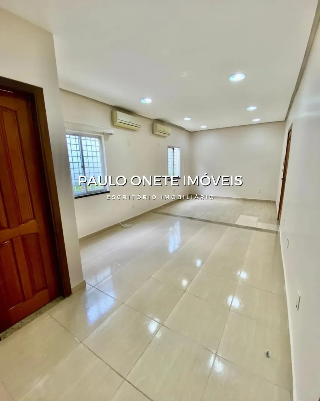 ALUGA-SE SALA COMERCIAL COM EXCELENTE LOCALIZAÇÃO