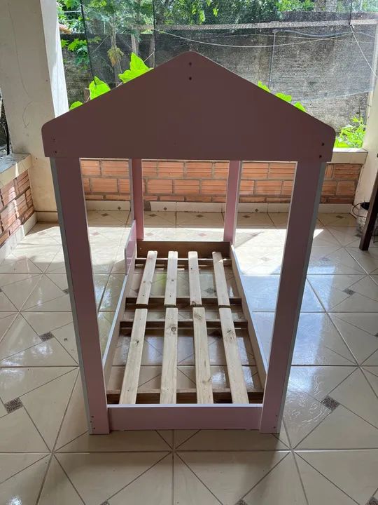 Cama de madeira infantil - Rosa - Seminova - Foto 6