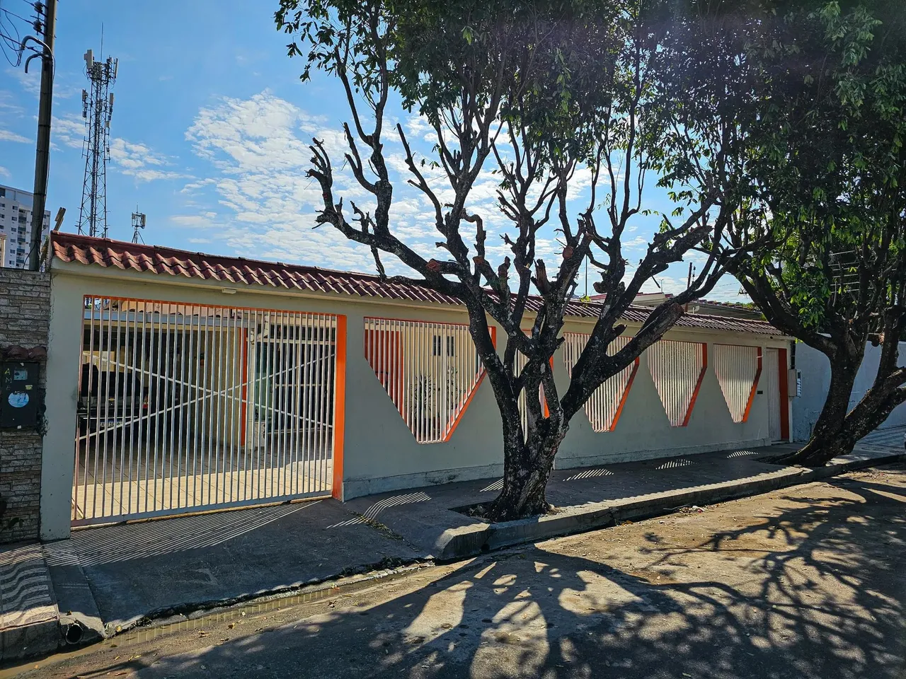 Vendo casa 5 quartos sendo 4 suítes - Dom Pedro I - Manaus - AM
