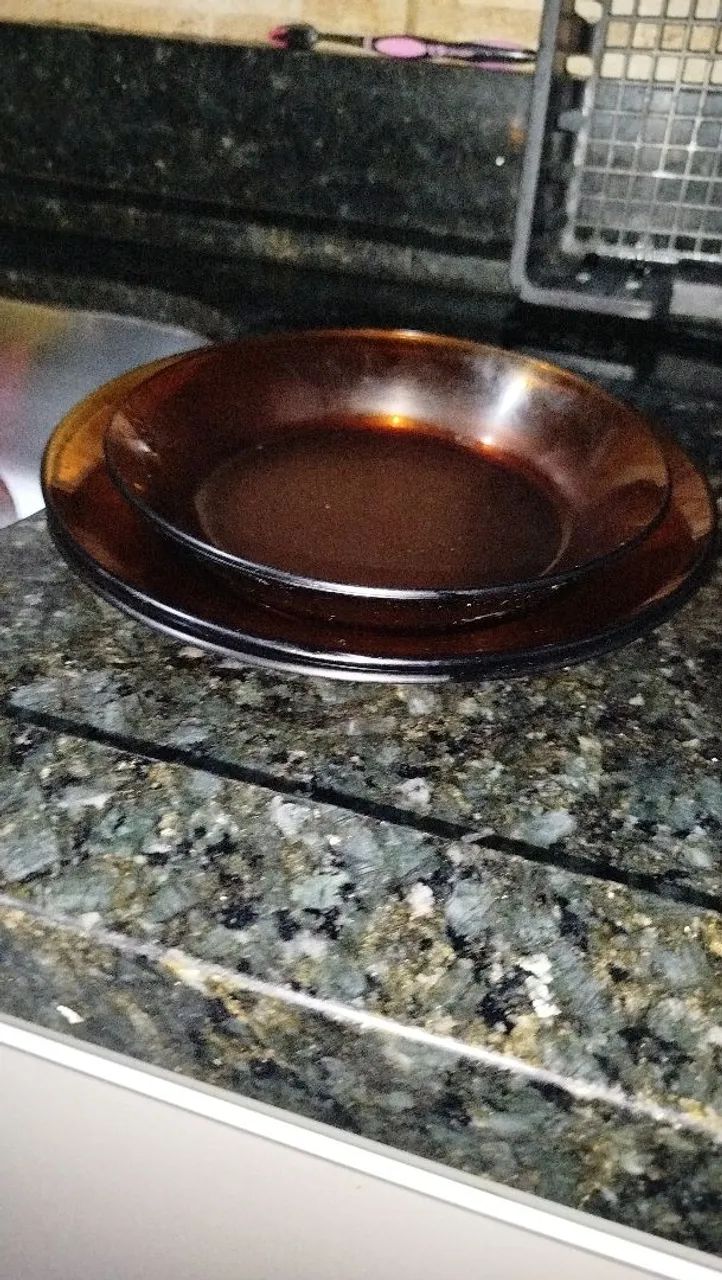 Conjunto de pratos de vidro âmbar