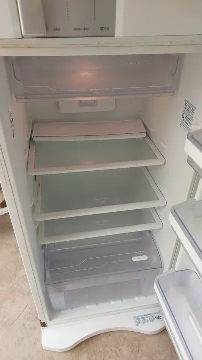 Geladeira Electrolux. Froz fri . 