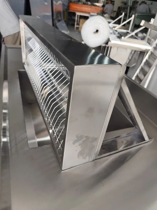 Escorredor Industrial de Pratos em Inox - Alta Durabilidade e Fácil Higienização