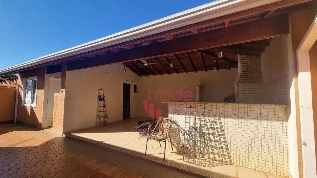 Casa Térrea à Venda em Condomínio Fechado de 03 Quartos no Bairro Recreio das Acácias em R