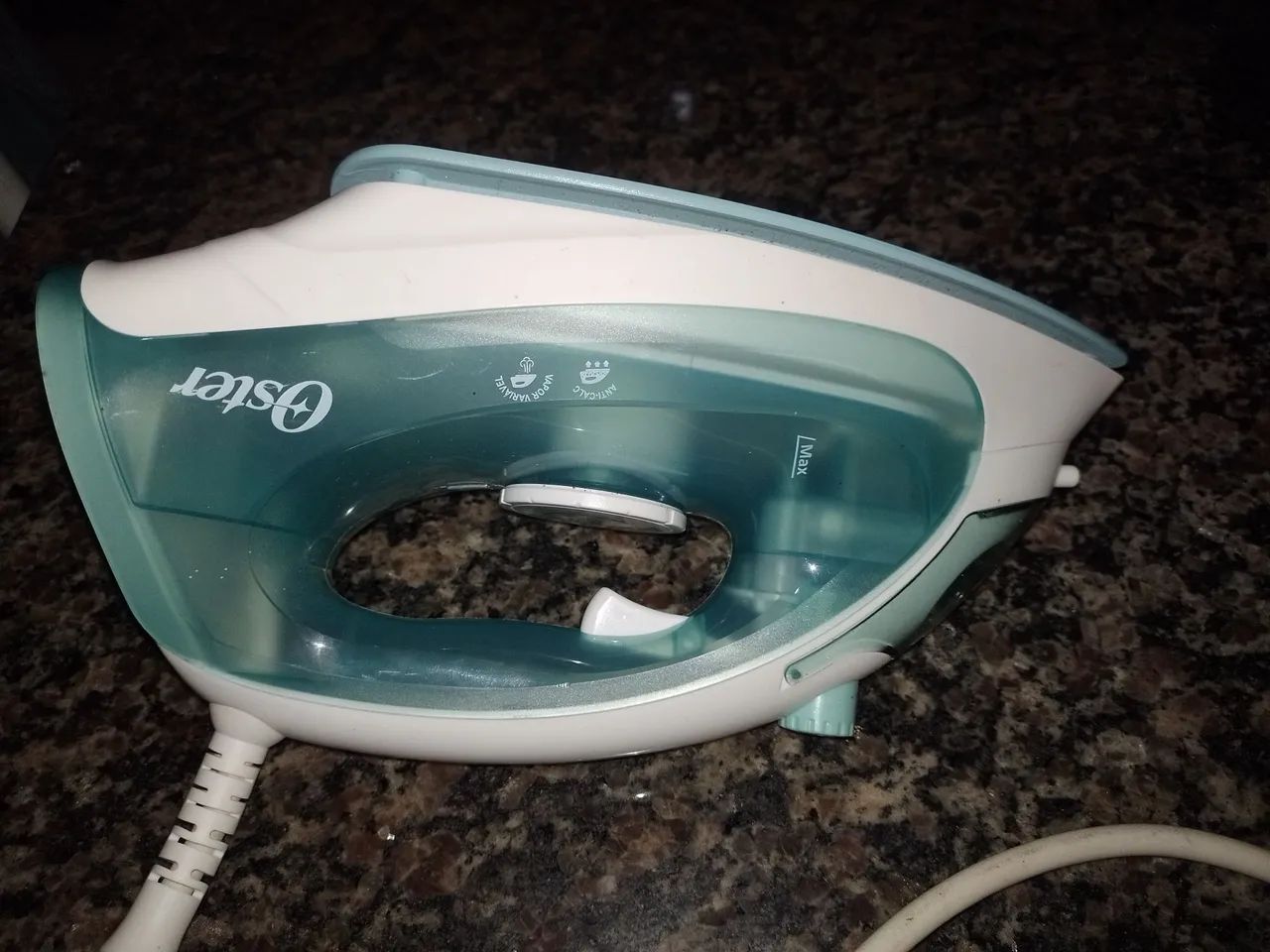 Ferro de Passar Roupa Oster - Usado - Foto 4