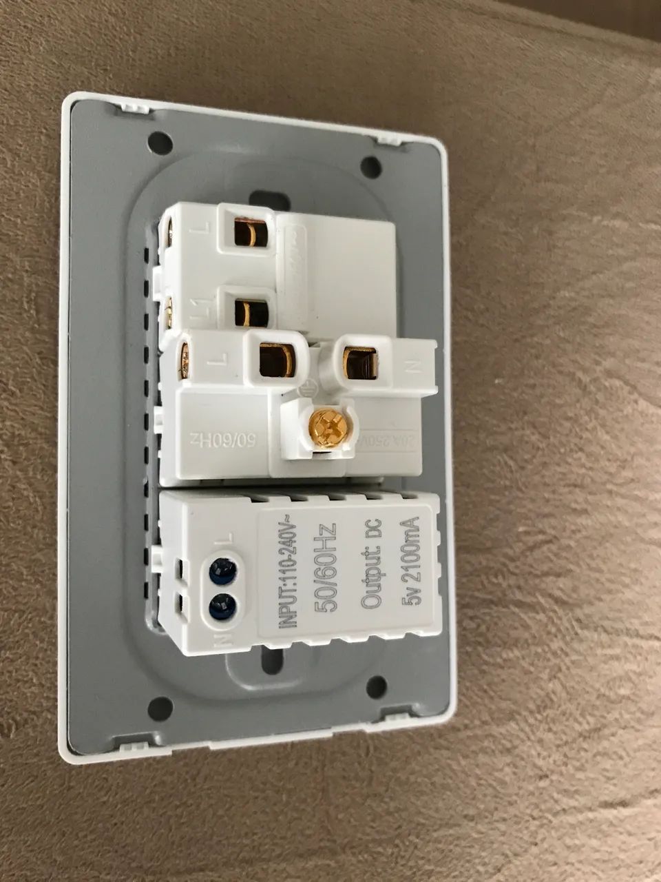 Caixa tomada USB interruptor - Foto 2