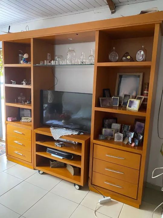 Rack de madeira para TV com prateleiras - Foto 2
