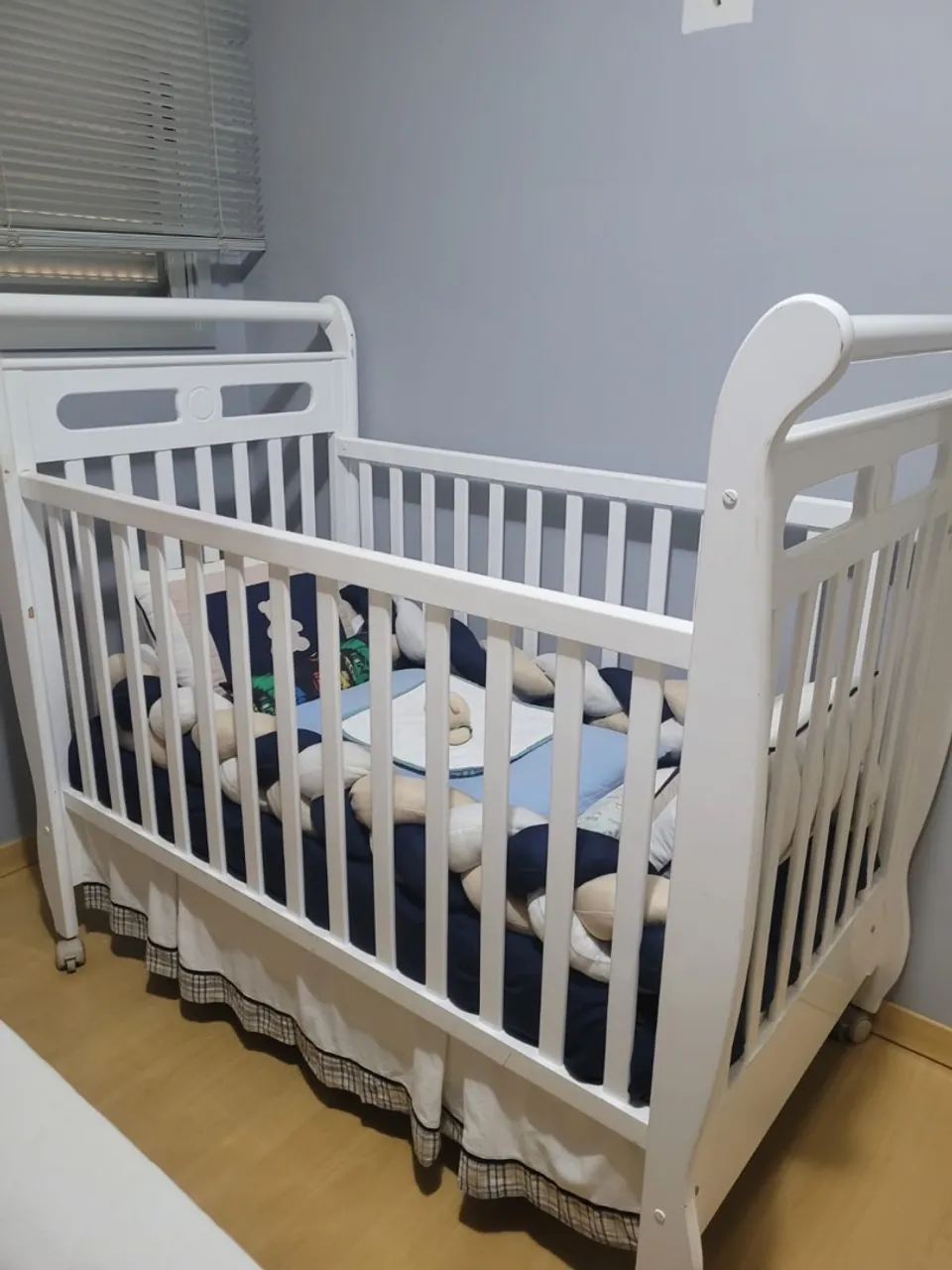 Berço branco laqueado