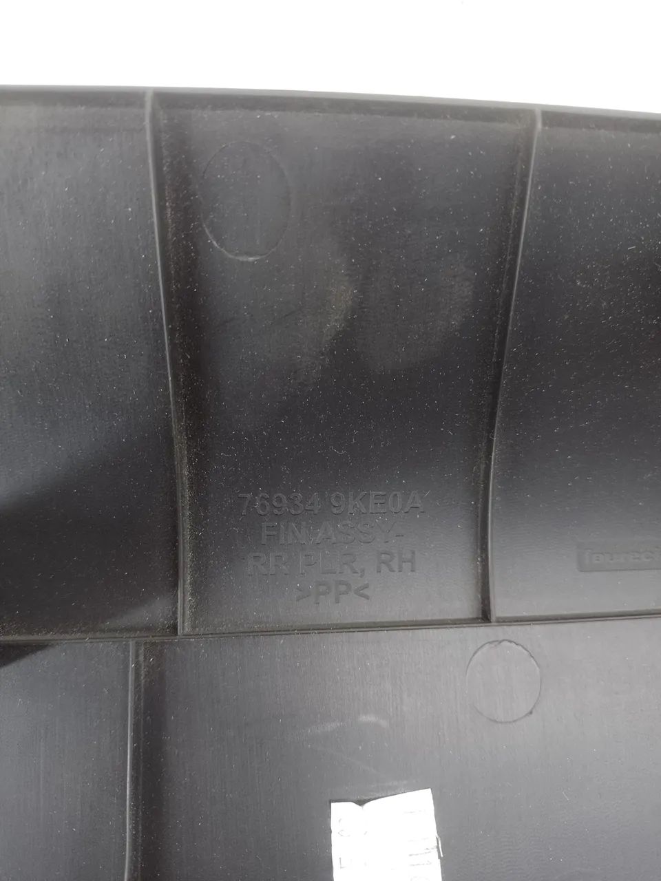 Moldura Coluna Porta Traseira Direita Nissan Versa 2016 - Foto 3