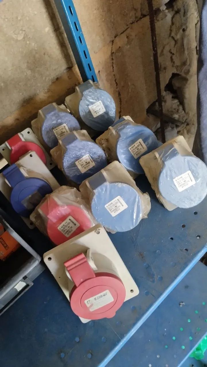 Tomada industrial 64529719846018123