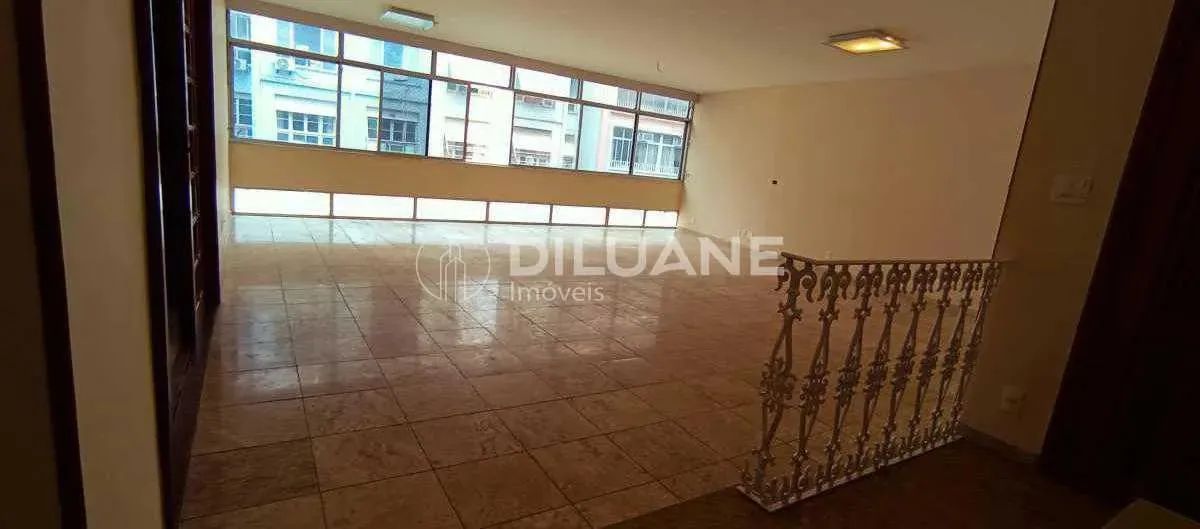 Apartamento - / Residencial / Copacabana