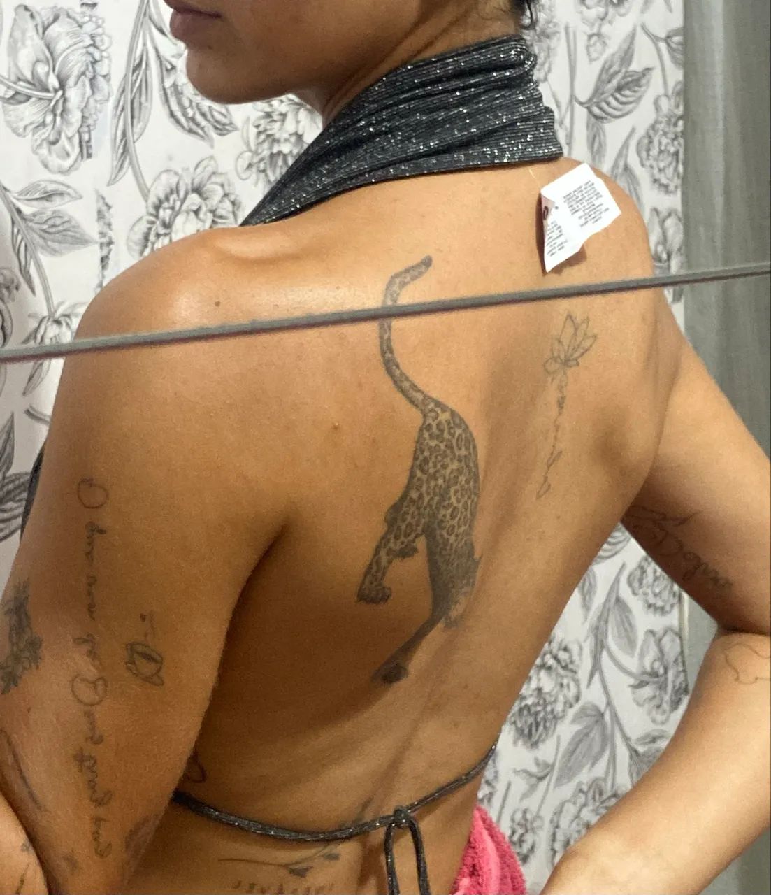 TOP PRETO DE BRILHO  - Foto 4