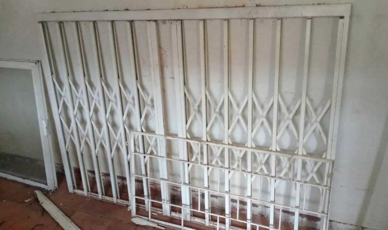 Grade de proteção para portas ou janelas
