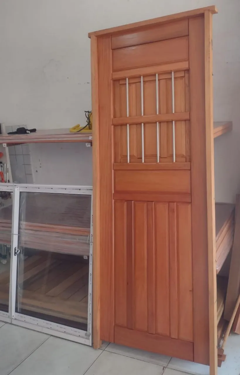 PROMOÇÃO: Porta Madeira Tatajuba com janela central - Nova