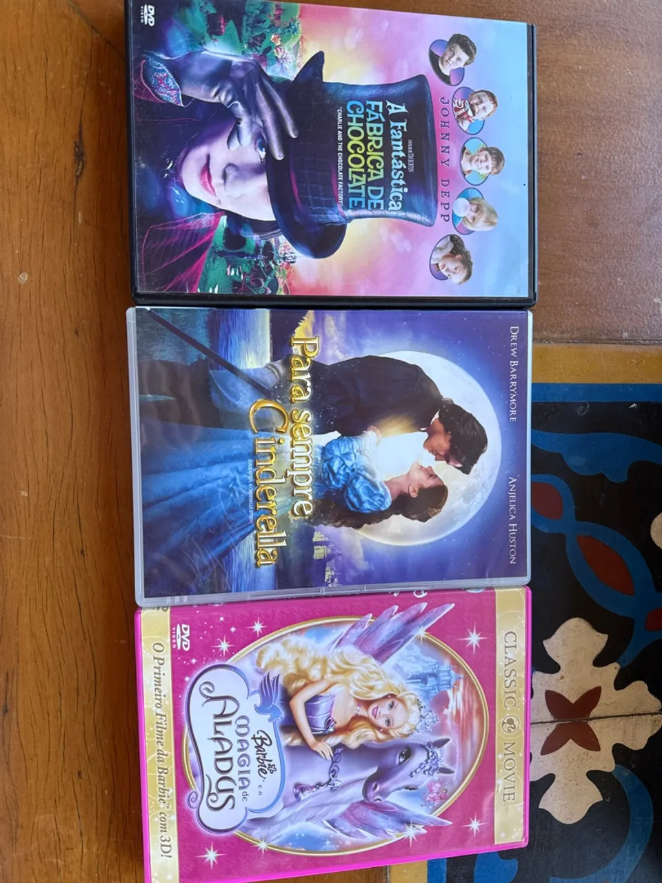 3 DVDs Fábrica de Chocolate, Para Sempre Cinderella e Barbie: Magia de Aladus