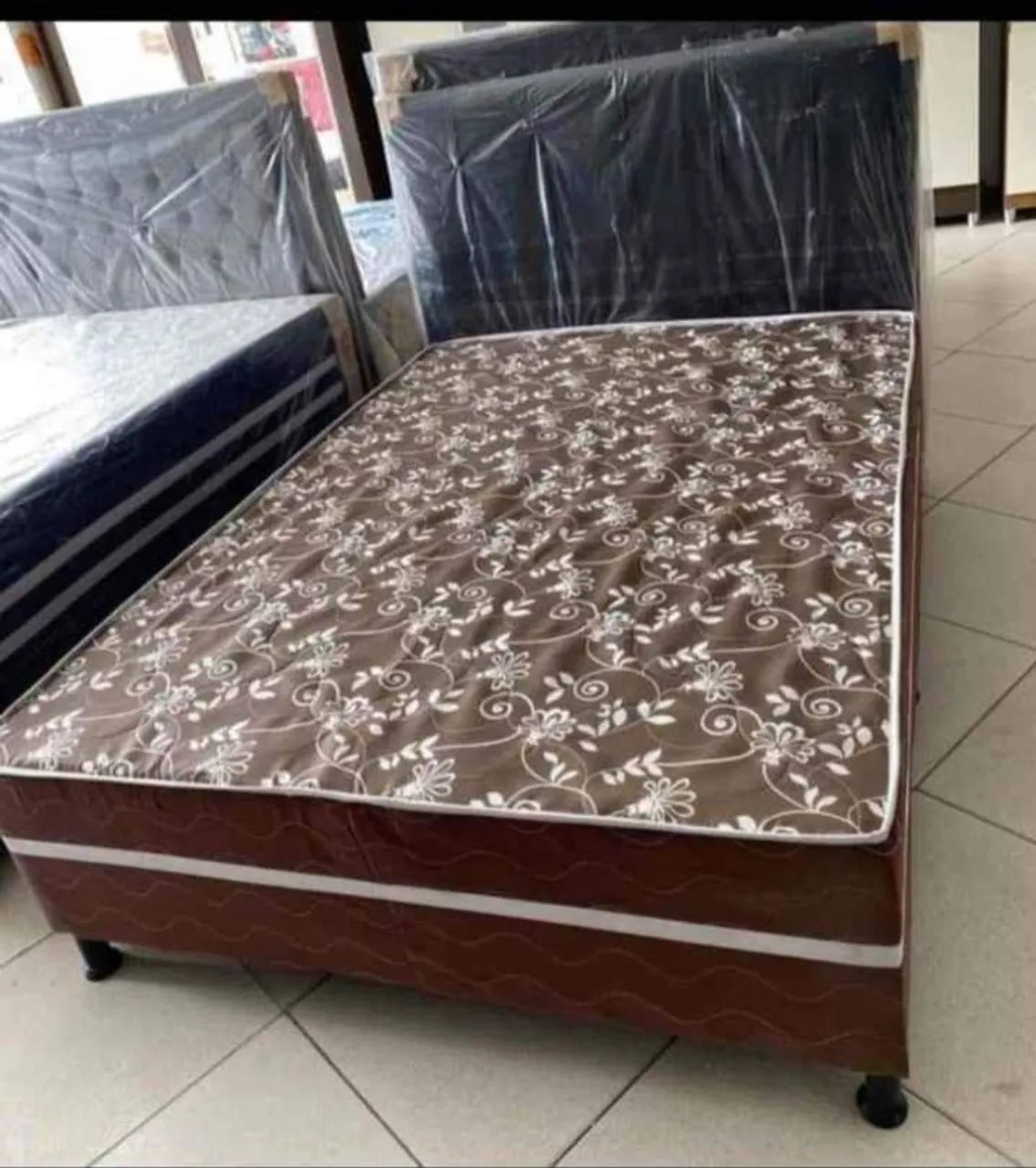Conjunto especial, Cama box + cabeceira nova de fabrica