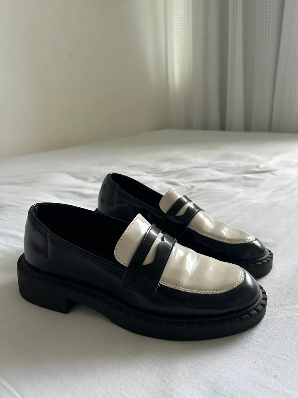 Mocassim Mindset feminino preto e branco