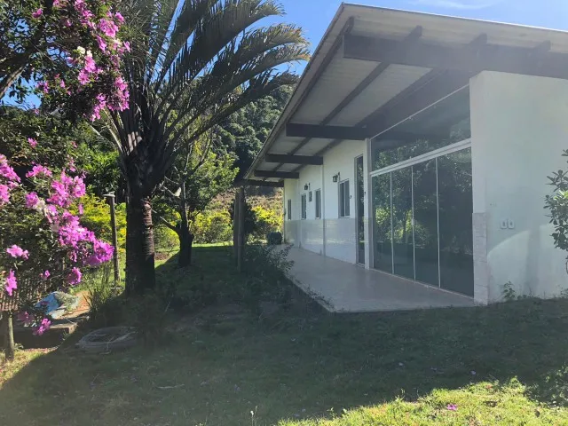 Sítio com Galpões, Casa Residencial e Piscina - Região de Buenos Aires - Guarapari - ES