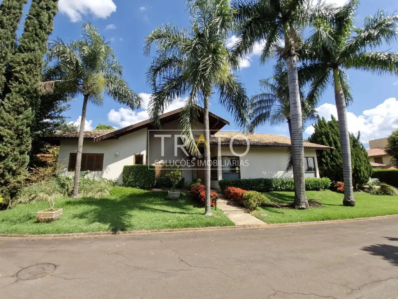 Casa térrea para venda ou locação em Barão Geraldo com 4 dormitórios, sendo 4 suítes